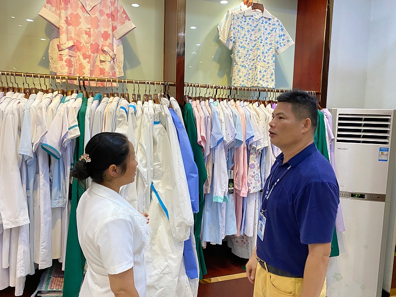 展示不同功能特点的医护面料